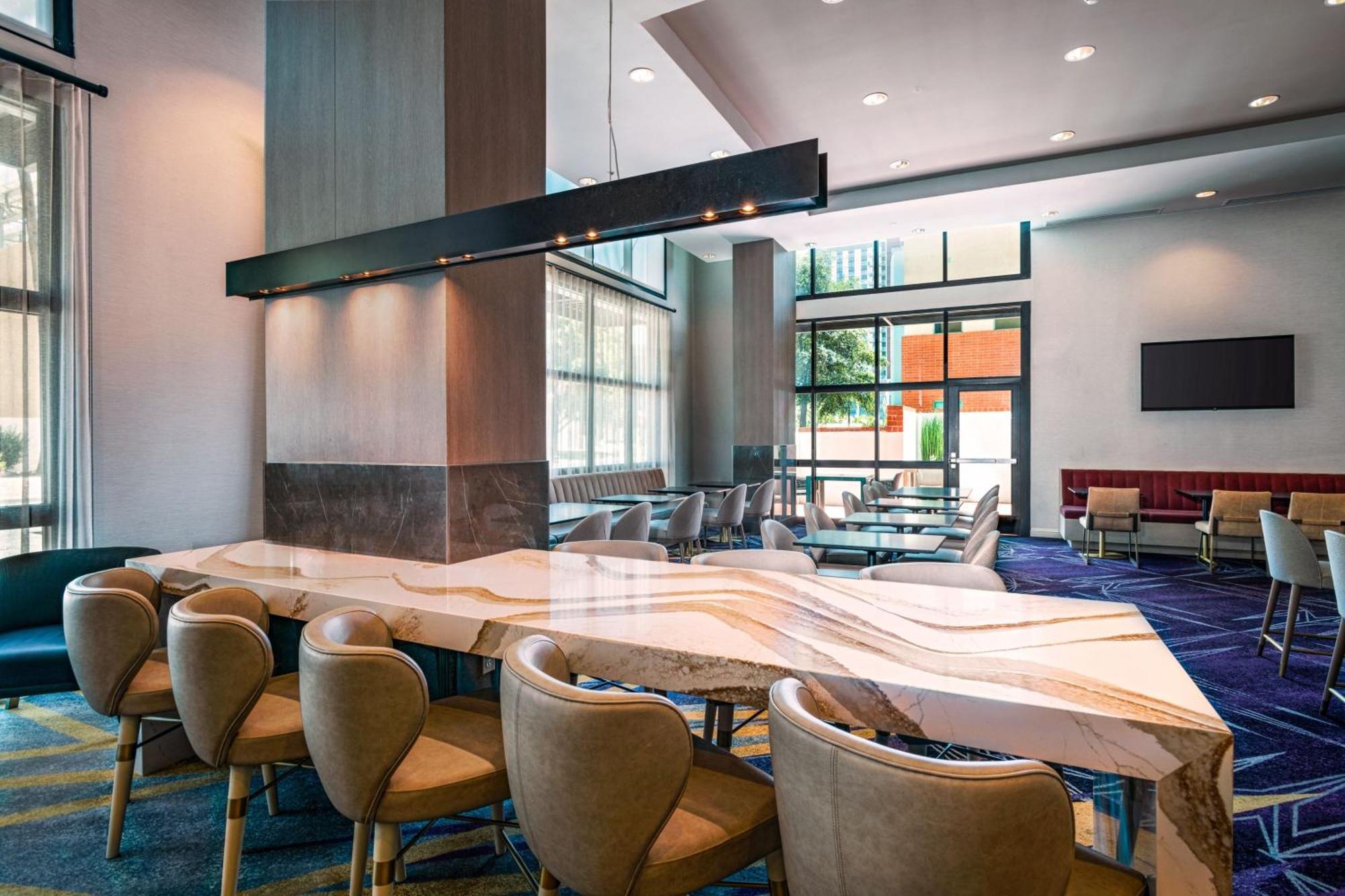 By Marriott Downtown/university Hotel 3*