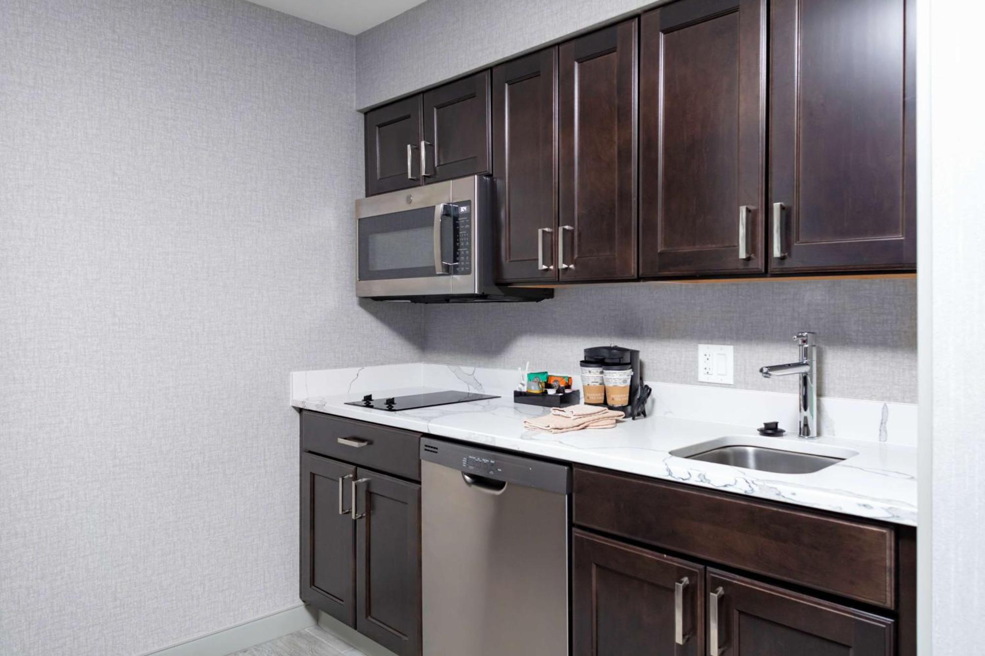 Hotel Homewood By Hilton Airport South