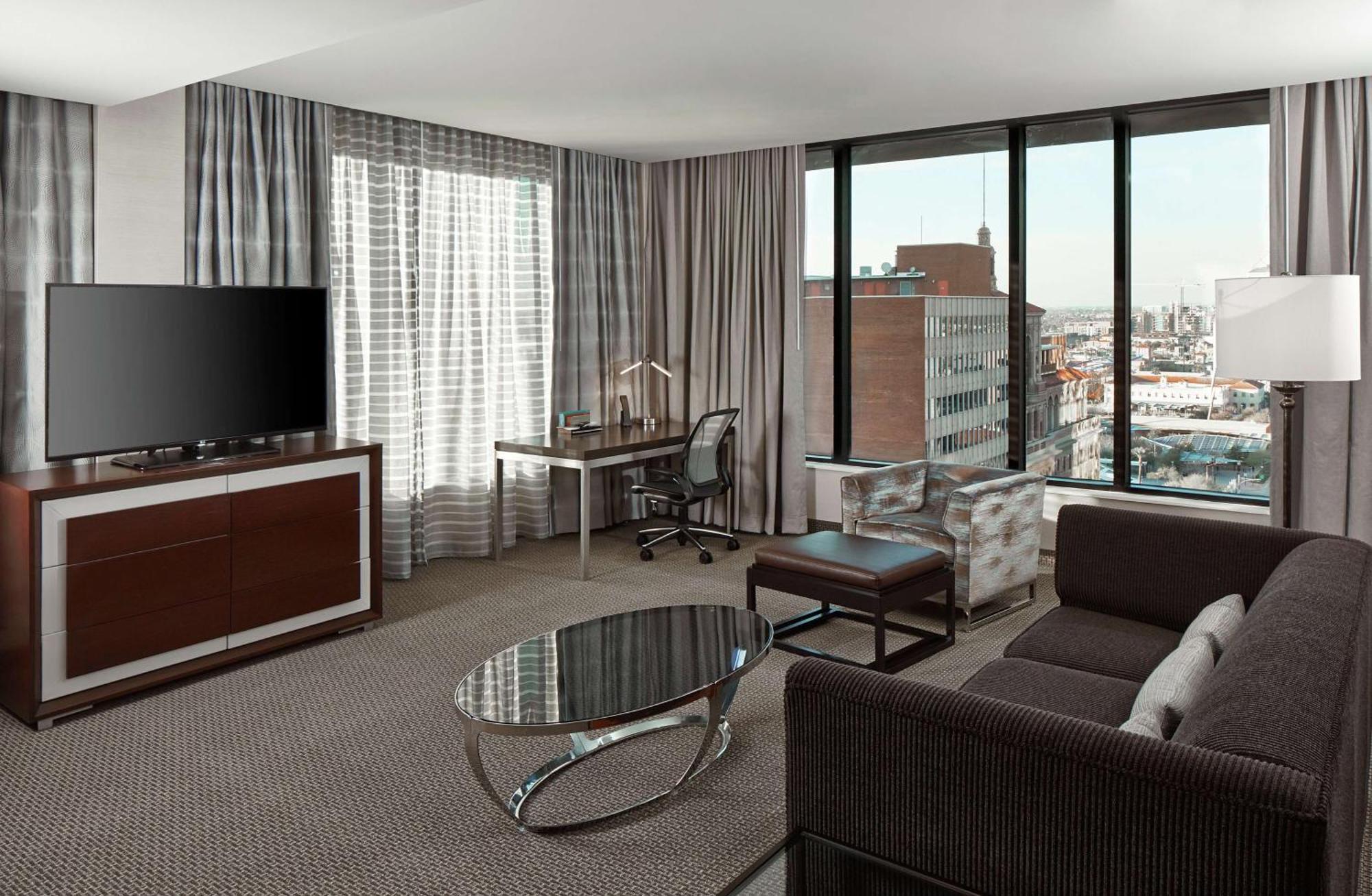 Hilton Garden Downtown 3*