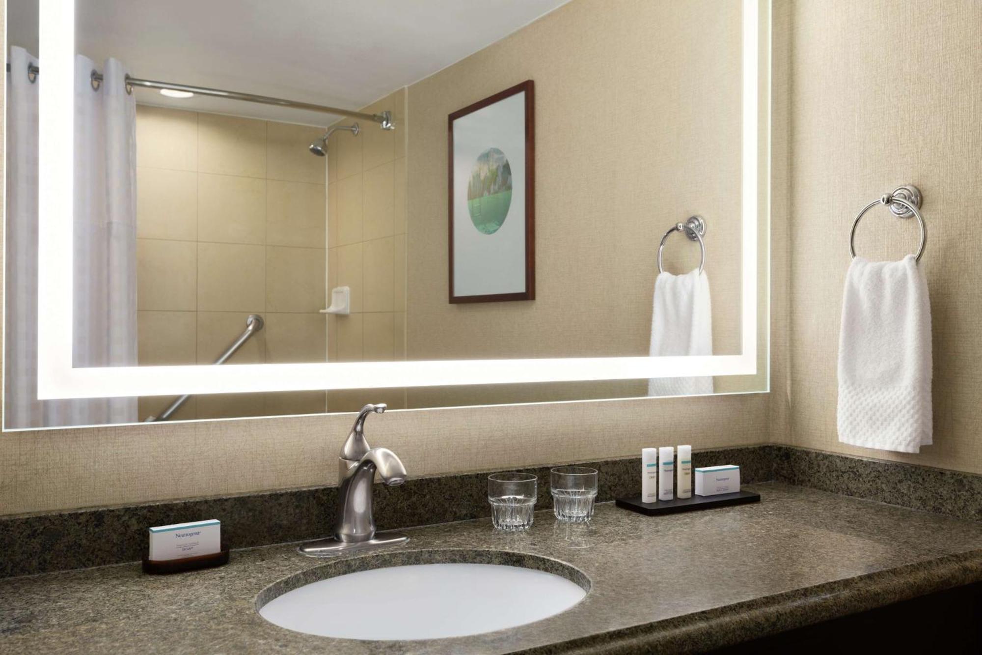 Hotel Embassy By Hilton Phoenix Tempe