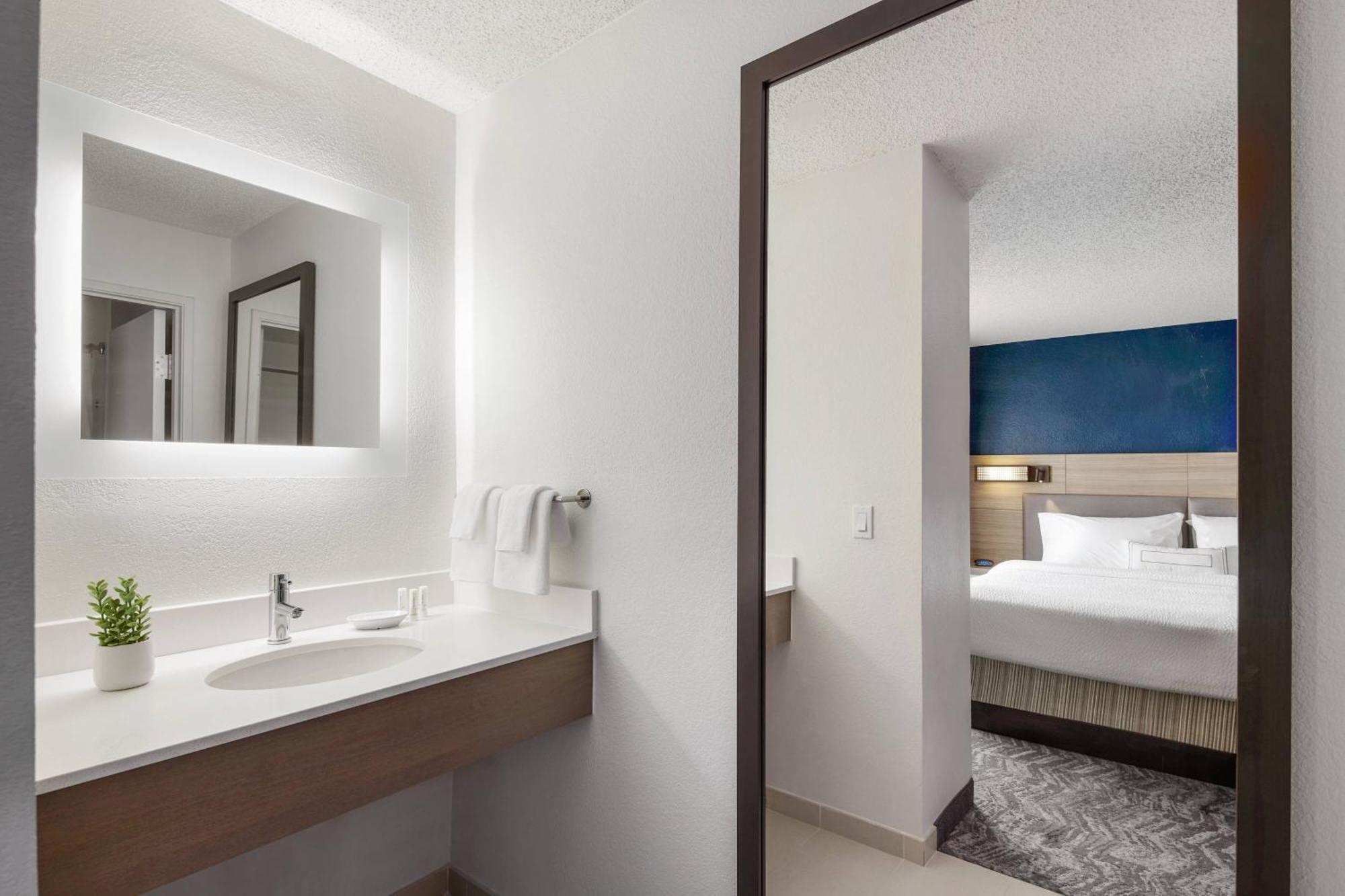Hotel Springhill At Arizona Mills Mall 3*