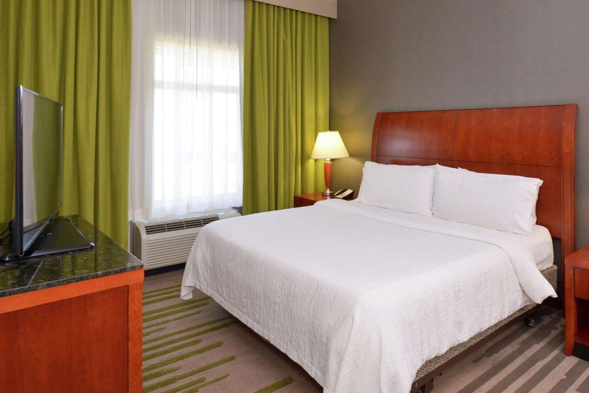 Hotel Hilton Garden Pivot Point 3*