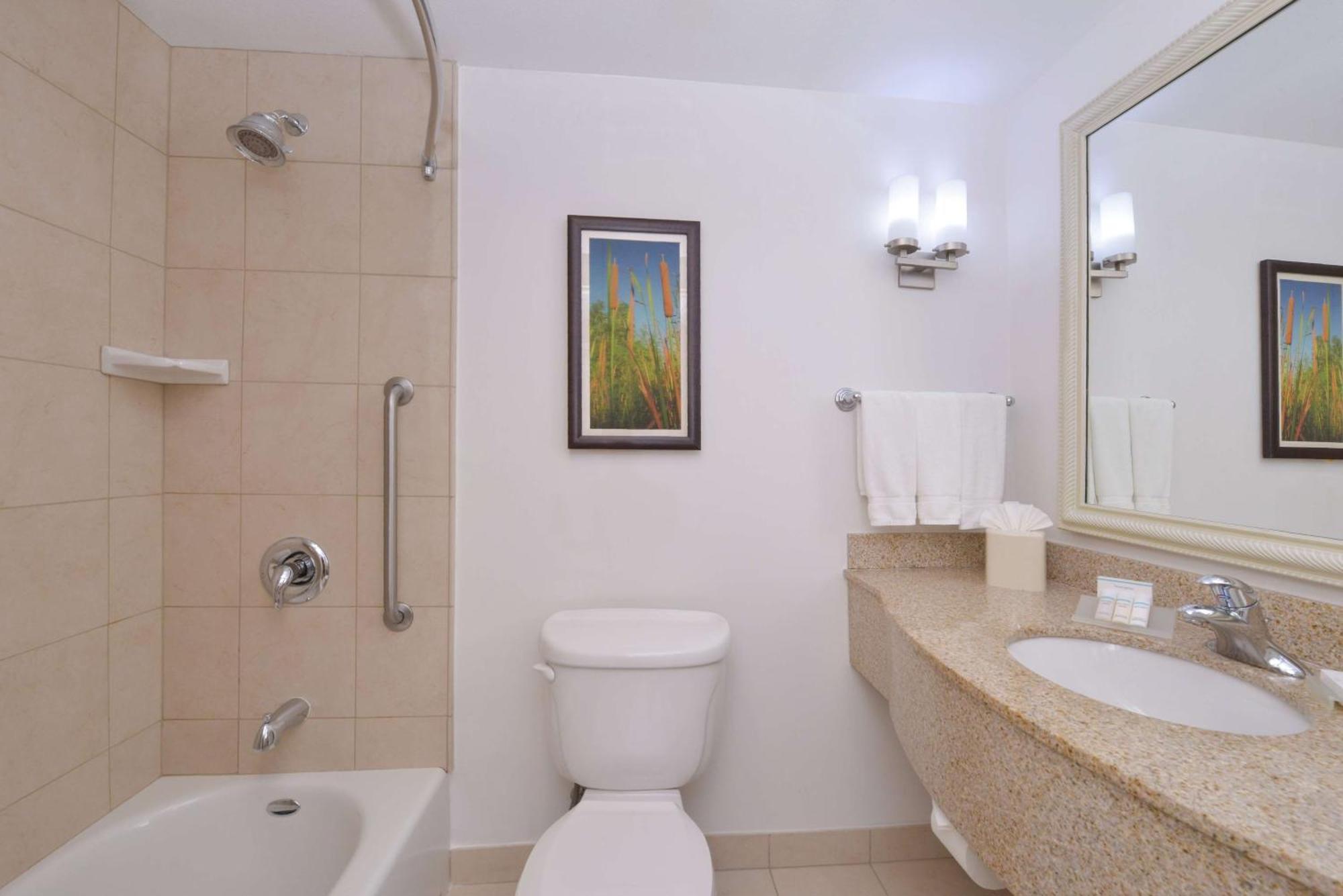 Hilton Garden Pivot Point Hotel 3*