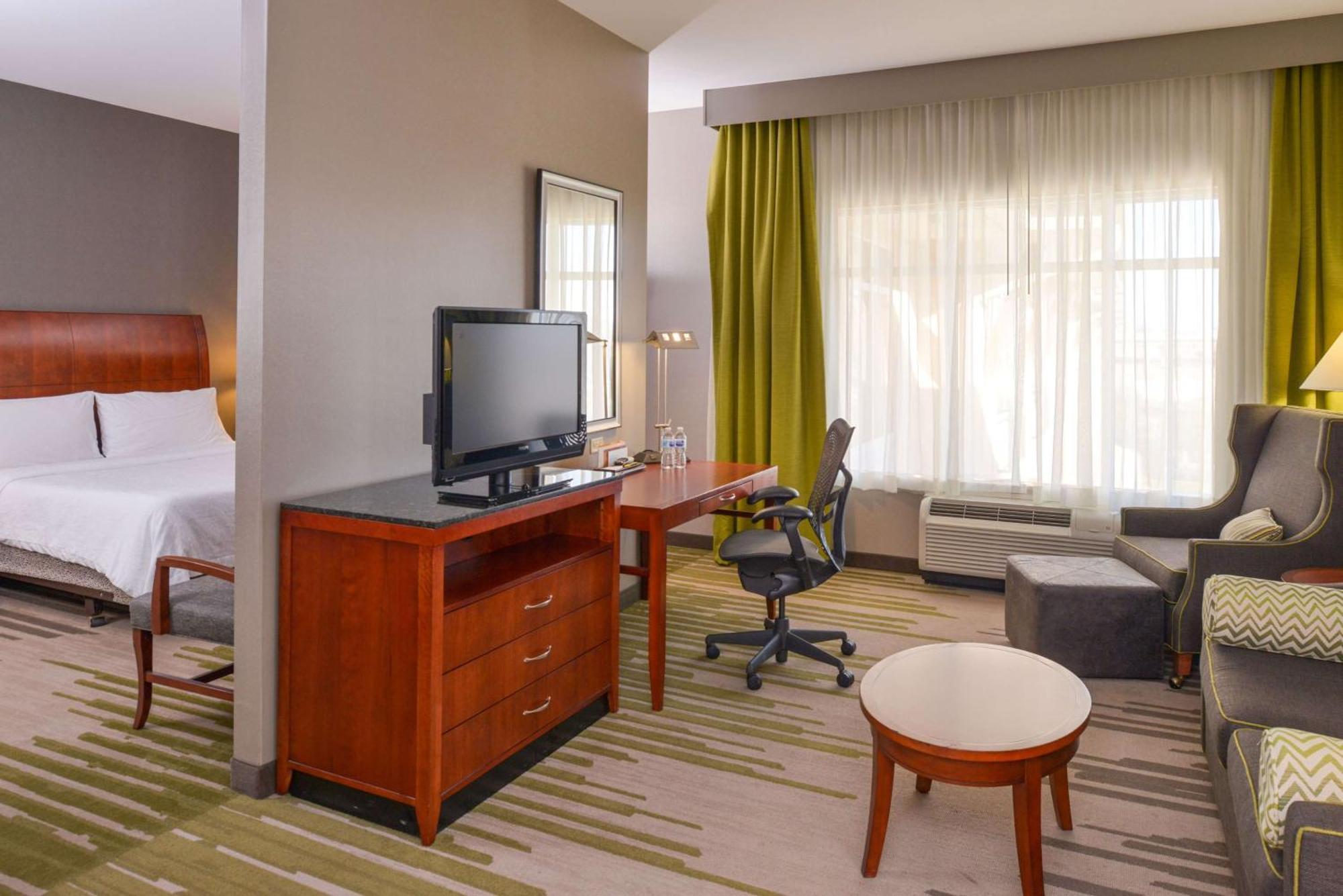 Hilton Garden Pivot Point Hotel 3*