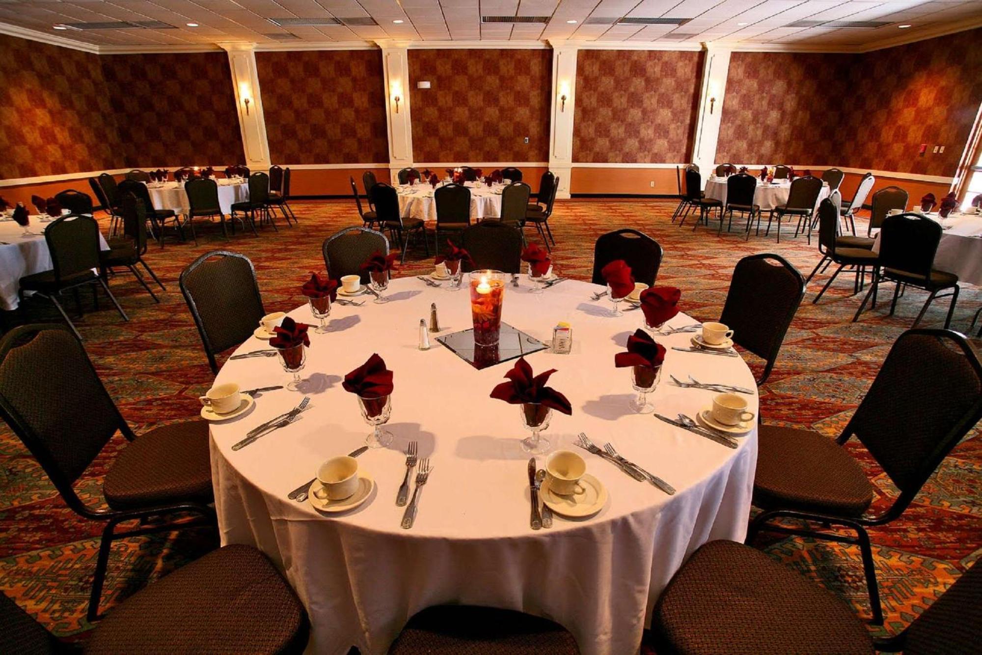 Doubletree By Hilton Airport