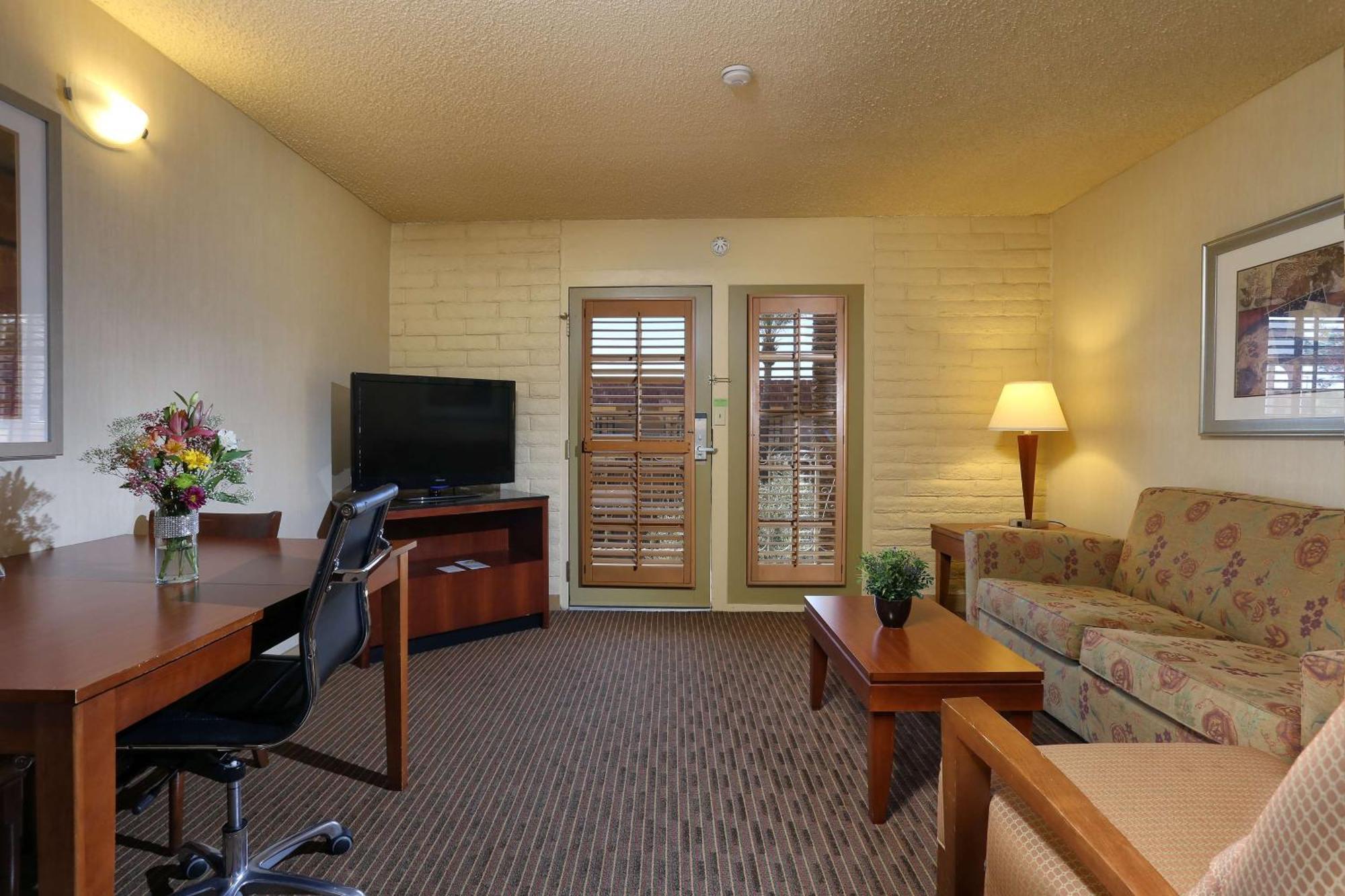 Hotel Doubletree By Hilton Airport 4*
