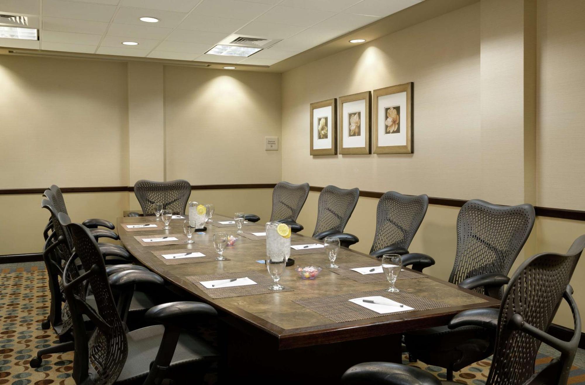 Hilton Garden North Happy Valley Hotel 3*