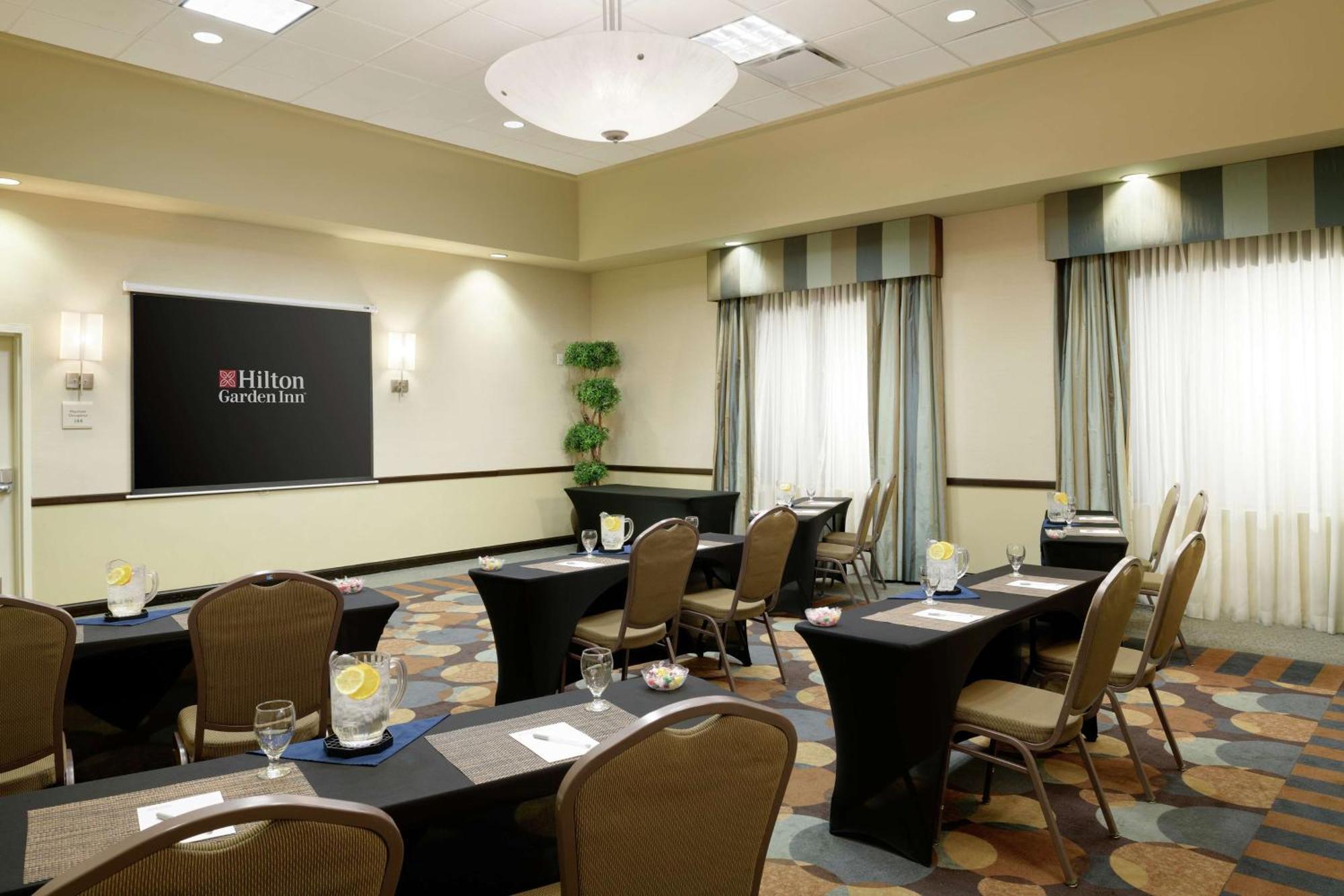 Hilton Garden North Happy Valley 3*