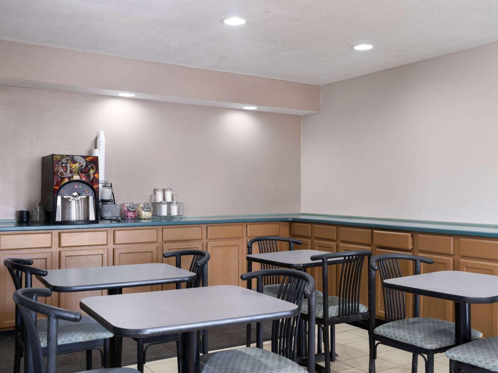 Travelodge By Wyndham Az 2*