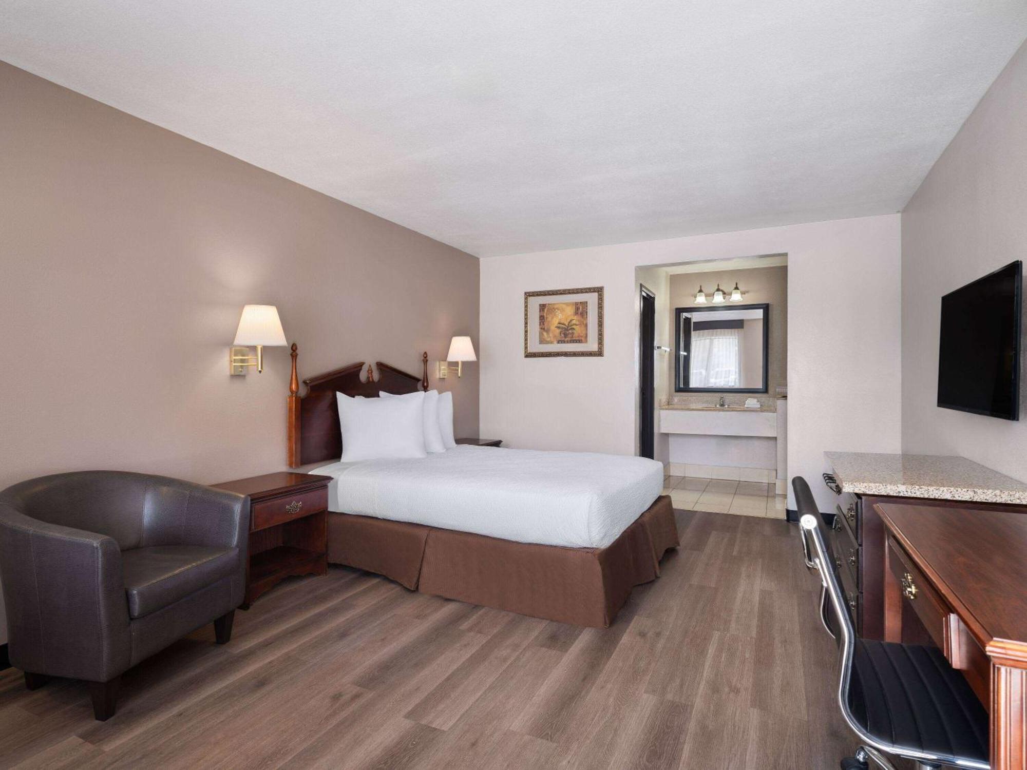 Travelodge By Wyndham Az Hotel 2*