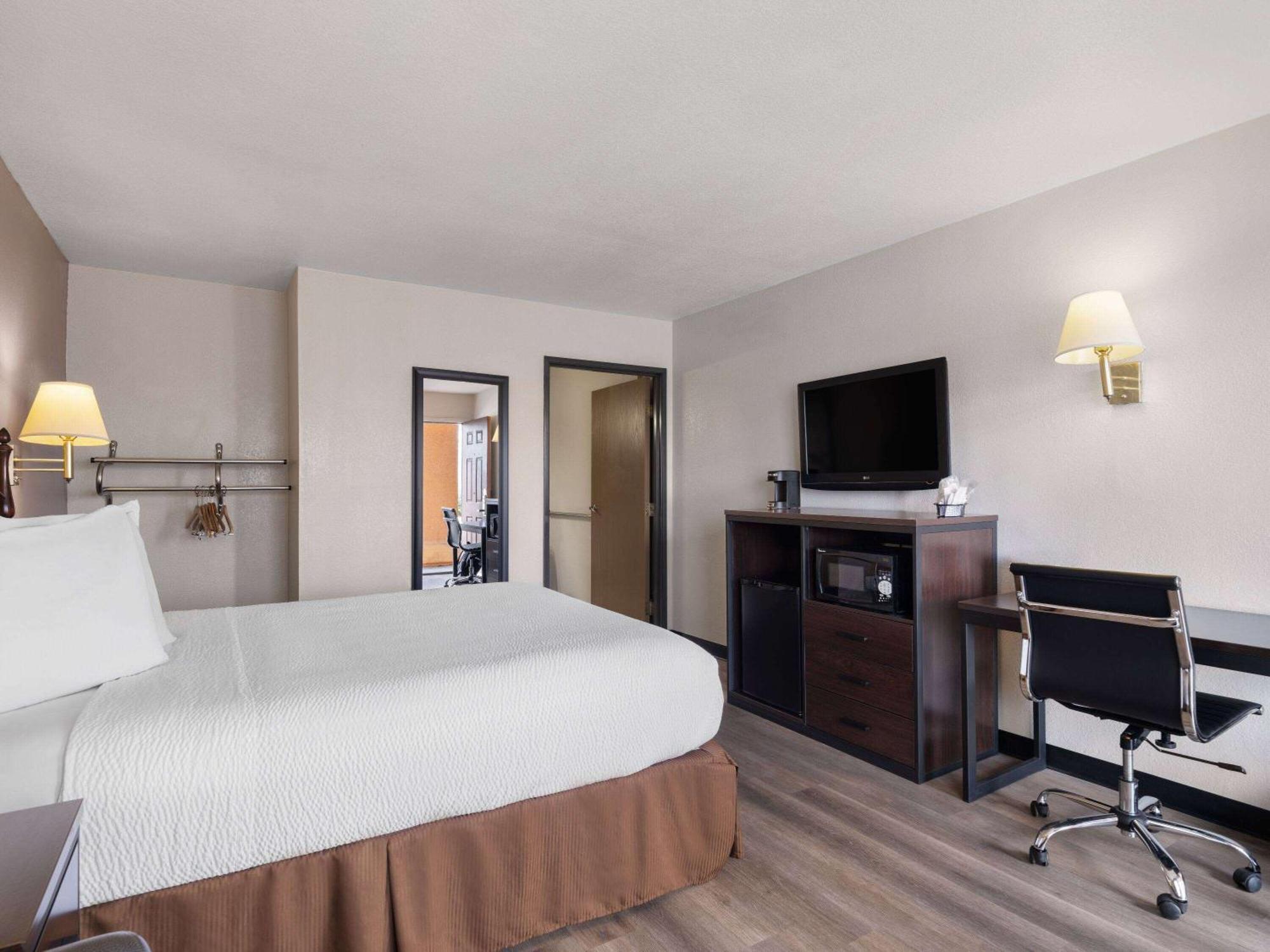 Travelodge By Wyndham Az Hotel 2*