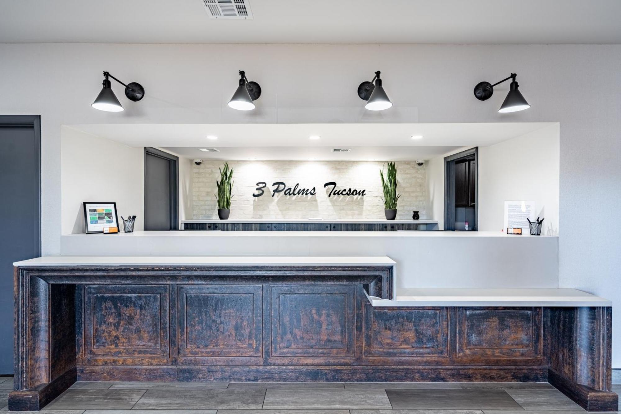 Hotel 3 Palms North Foothills 3*