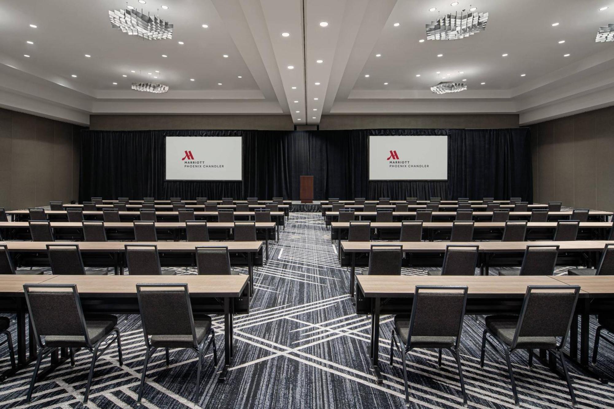 Marriott Phoenix Hotel 4*