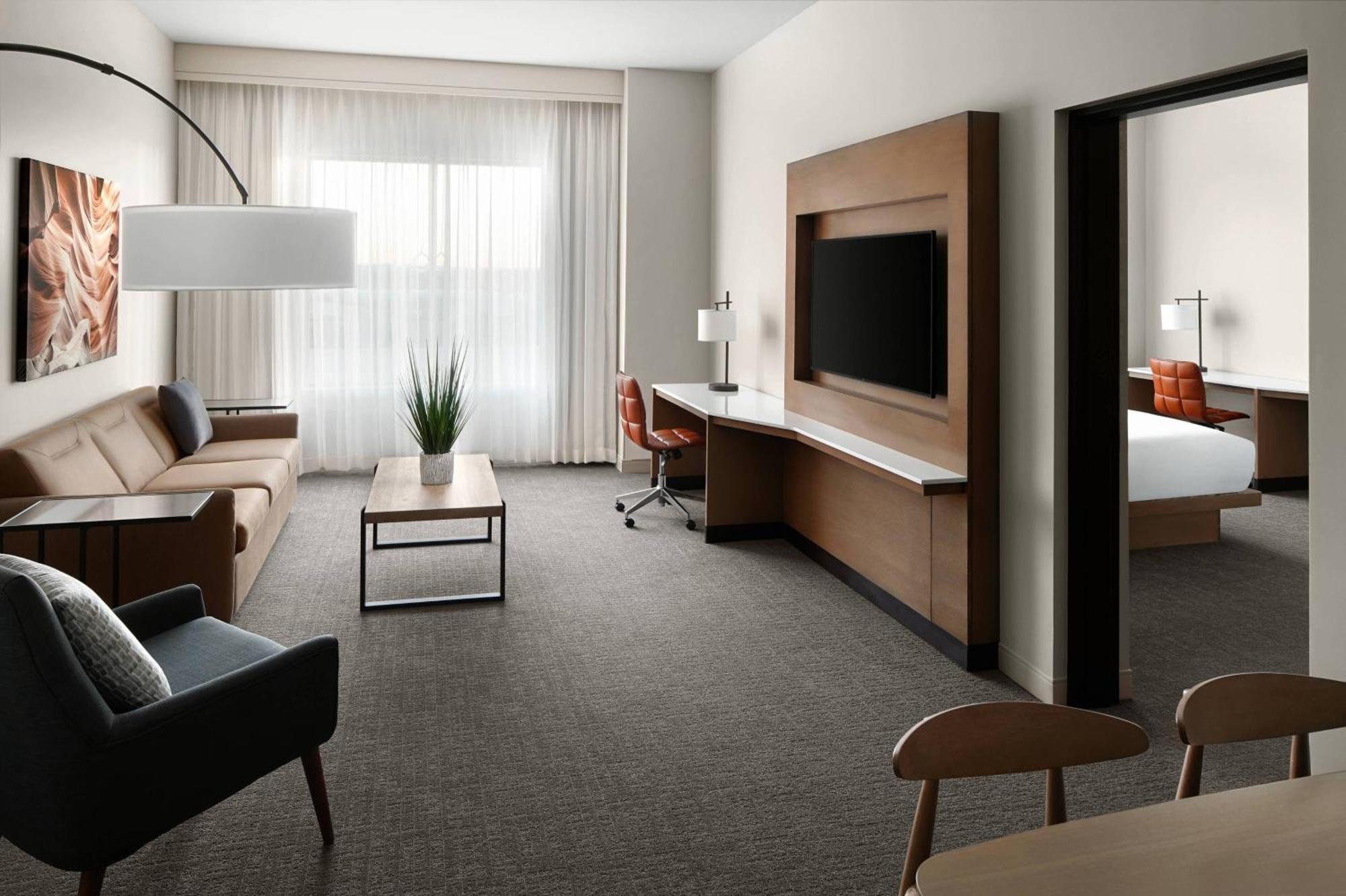 Marriott Phoenix Hotel 4*