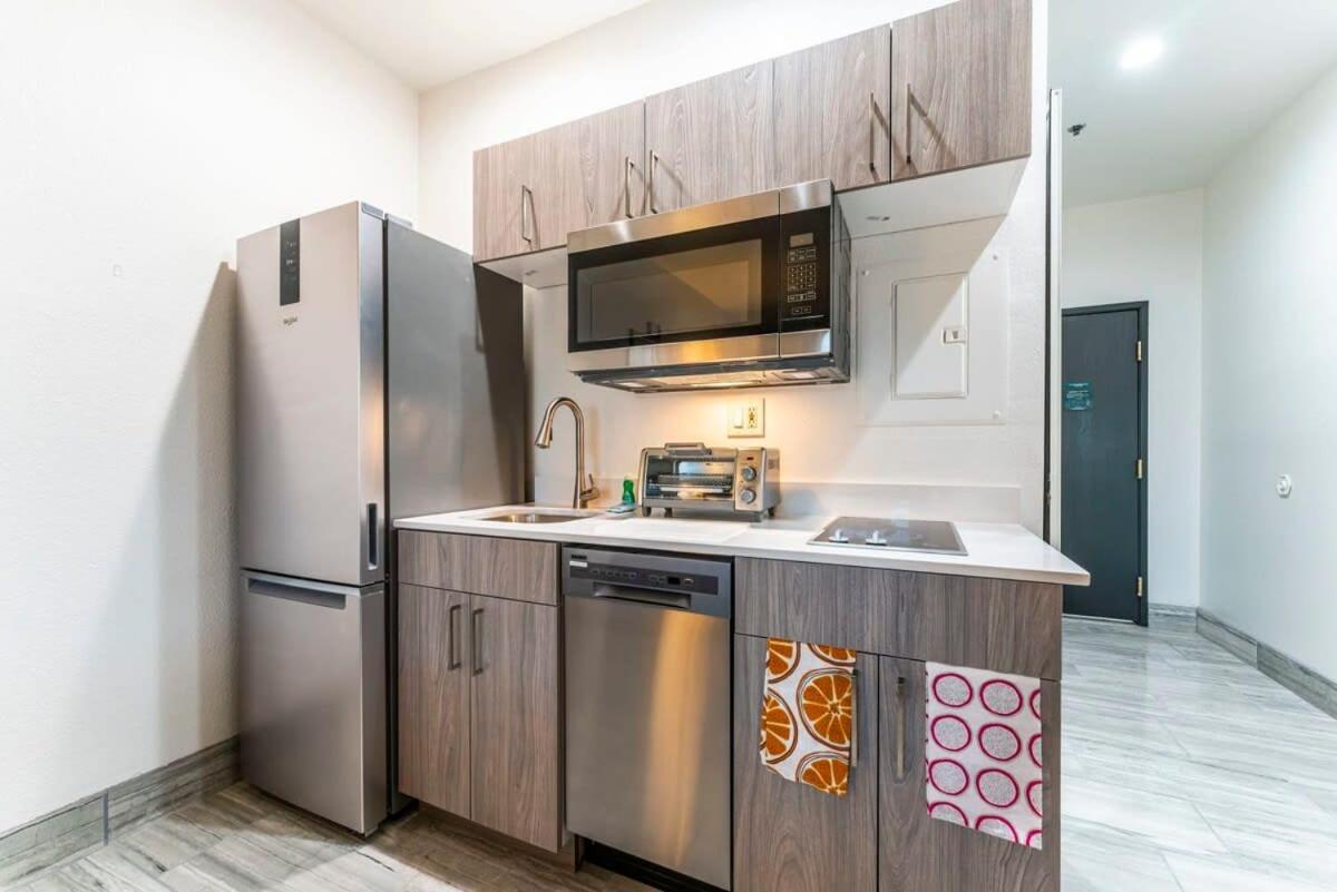 Studio Two Full Size Beds Apartment