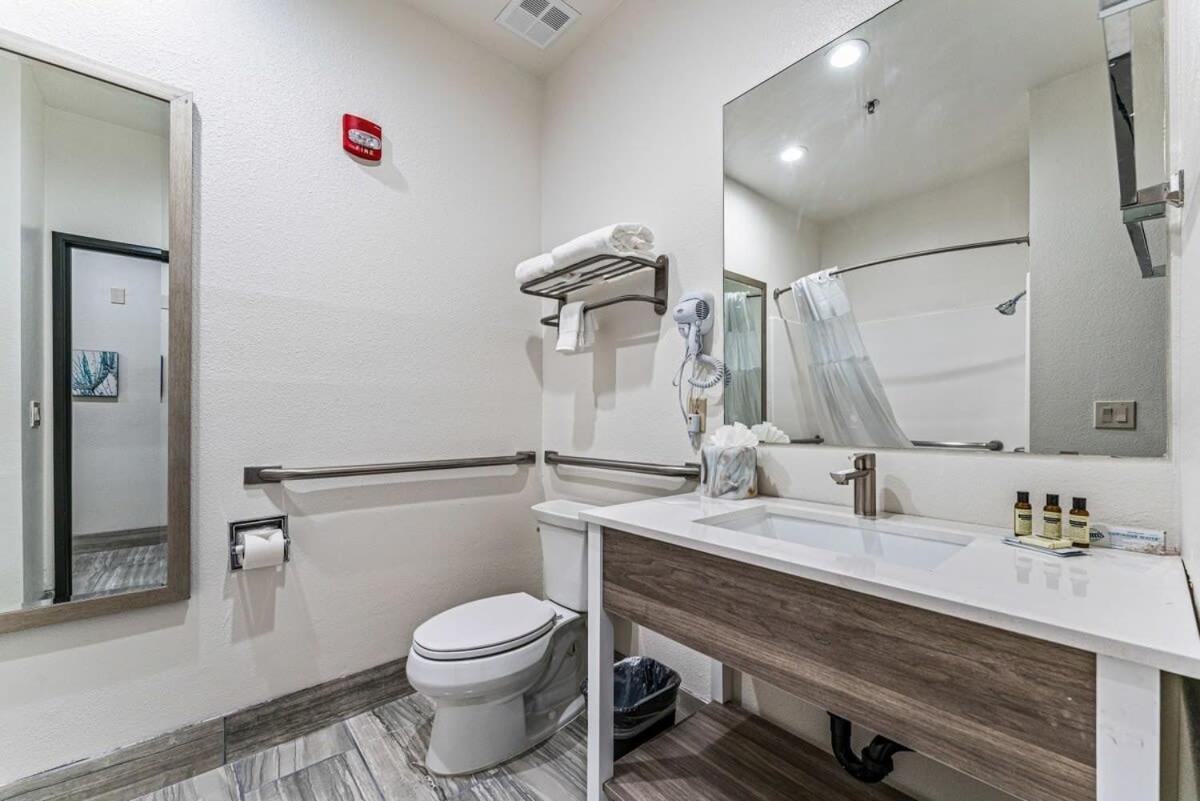 Studio Two Full Size Beds Apartment Tempe