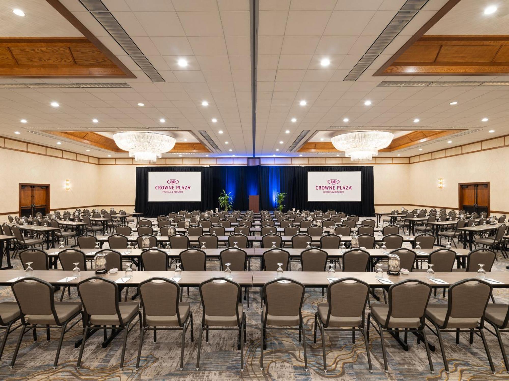 Crowne Plaza Phoenix - Golf By Ihg 4*