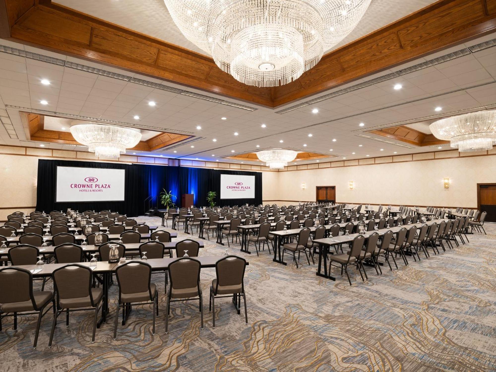 Crowne Plaza Phoenix - Golf By Ihg 4*