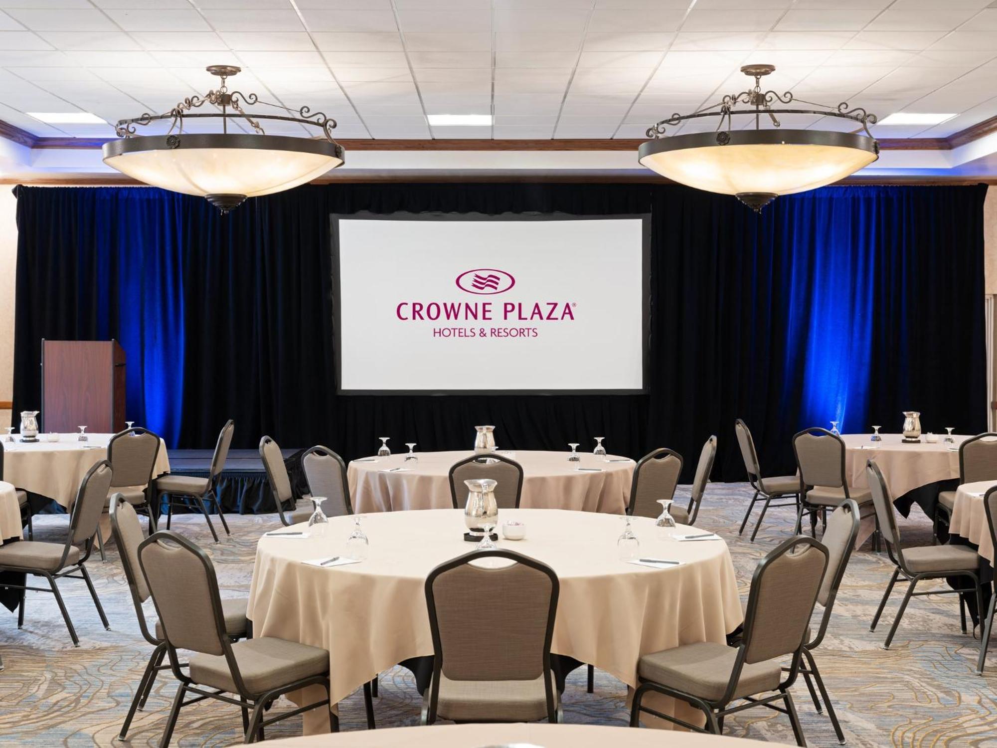 Crowne Plaza Phoenix - Golf By Ihg 4*