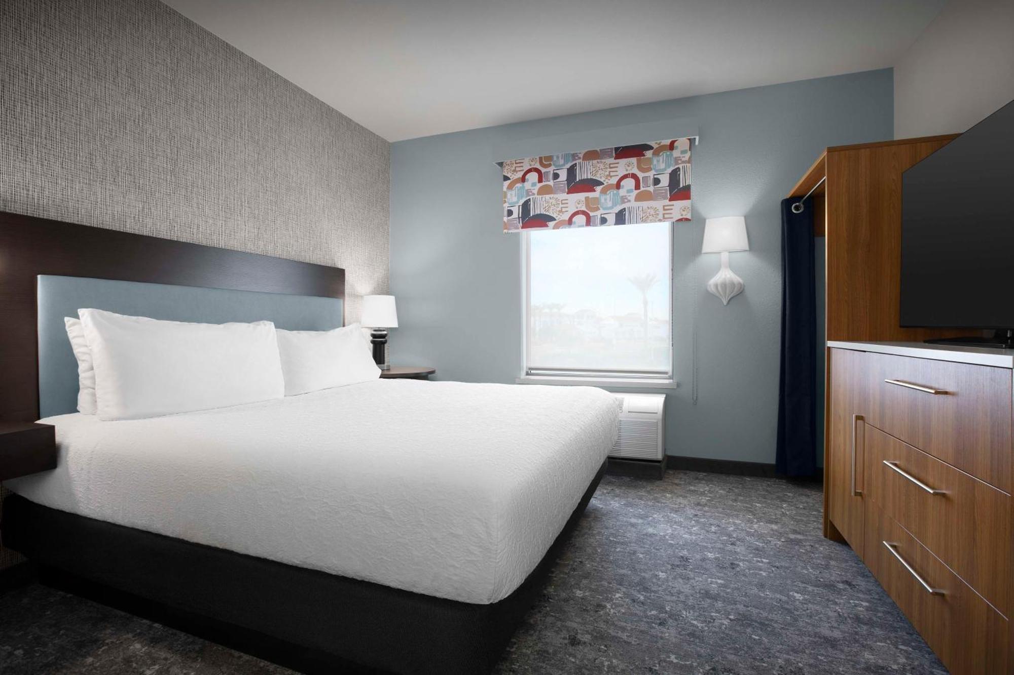 Home2 By Hilton Phoenix Hotel 3*