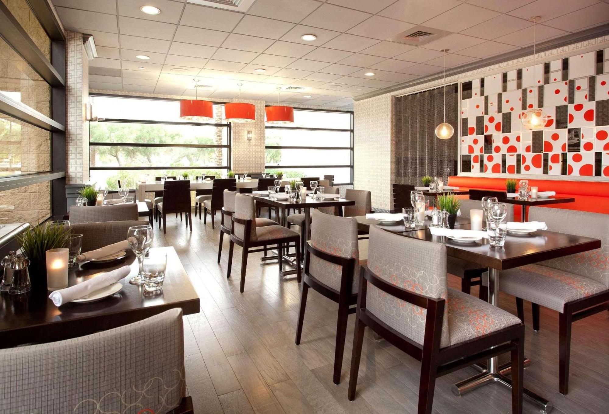 Hotel Radisson Airport 3*