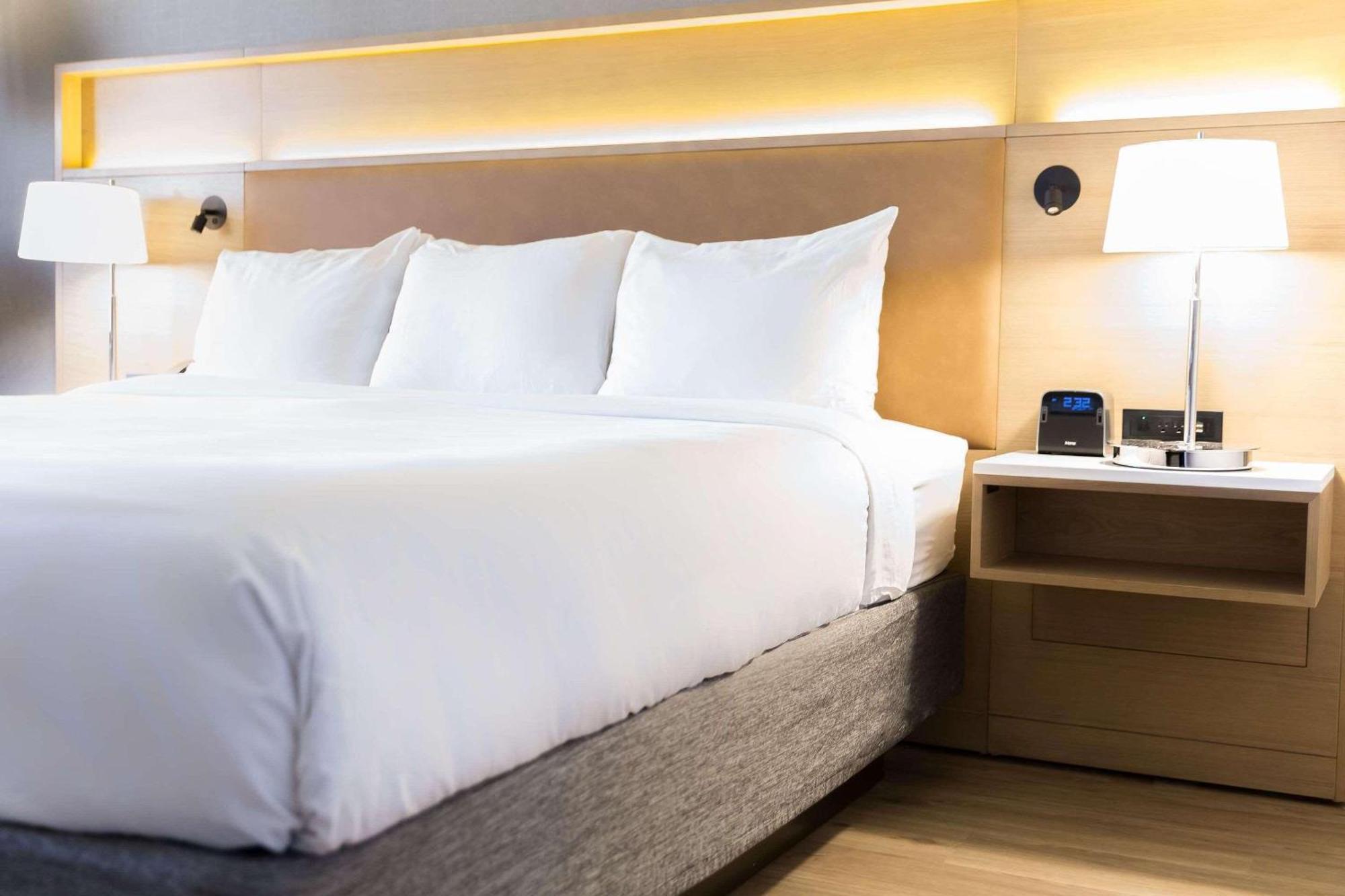 Radisson Airport 3*