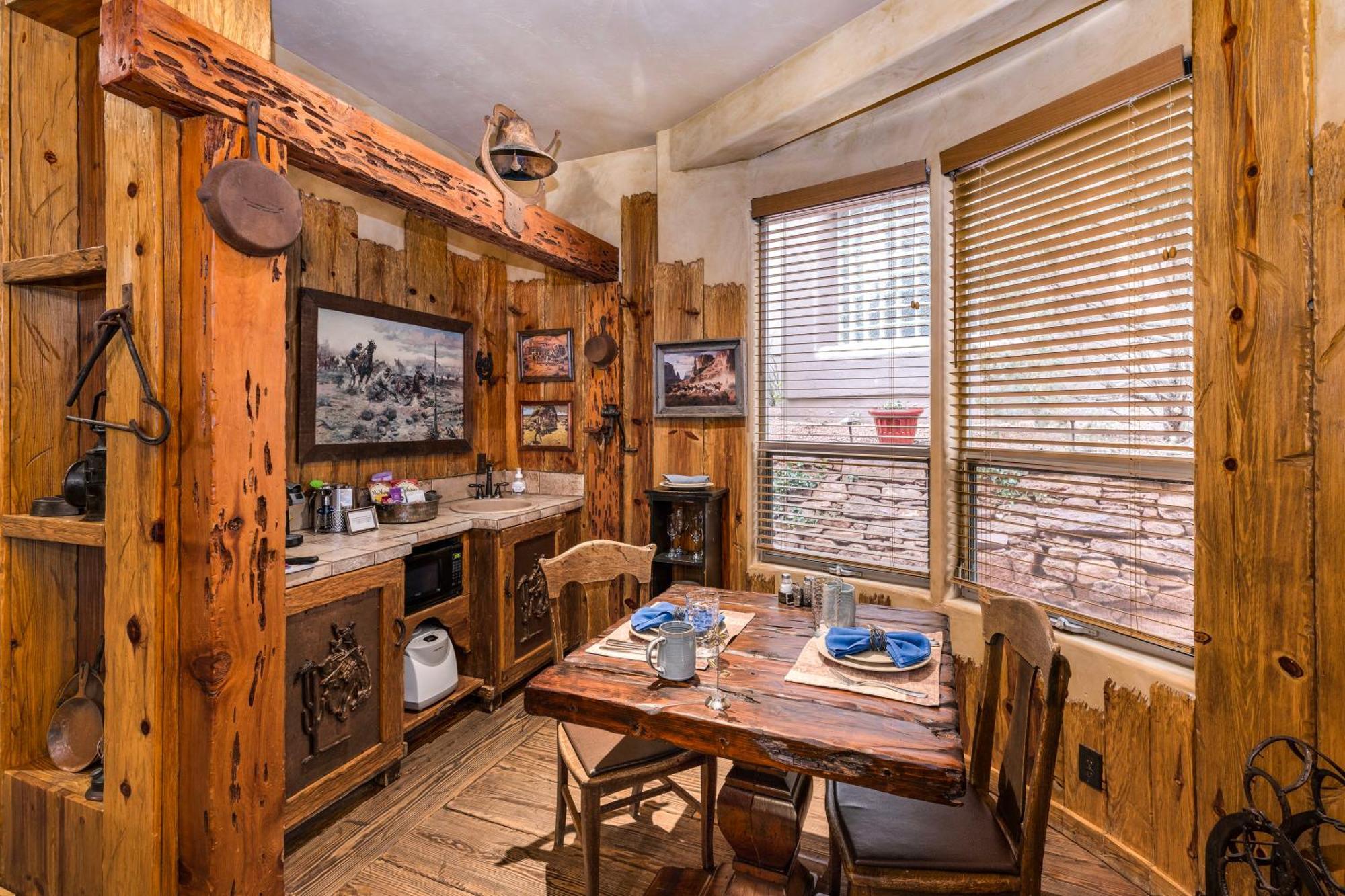Hotel Adobe Grand