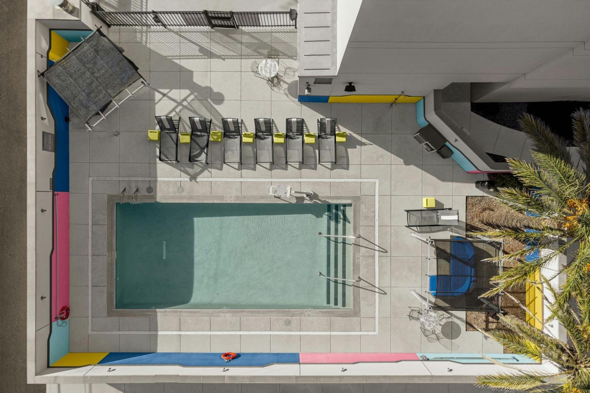 Aloft Hotel 3*