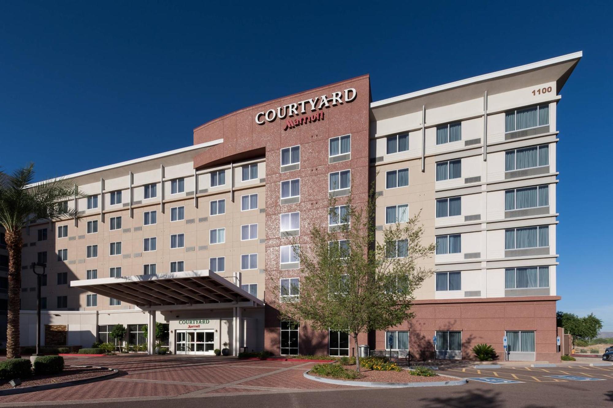 Courtyard Phoenix Chandler/fashion Center Hotel 3*