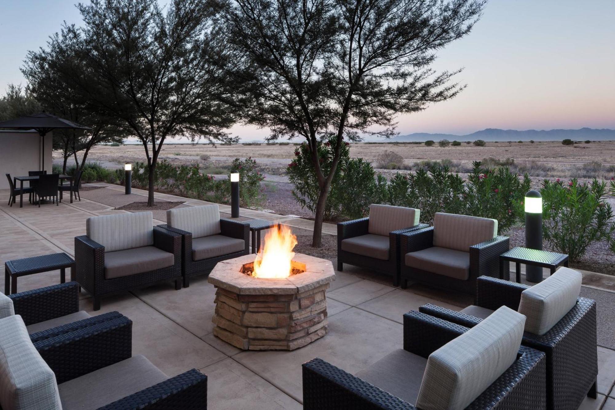 Courtyard Phoenix Chandler/fashion Center Hotel 3*