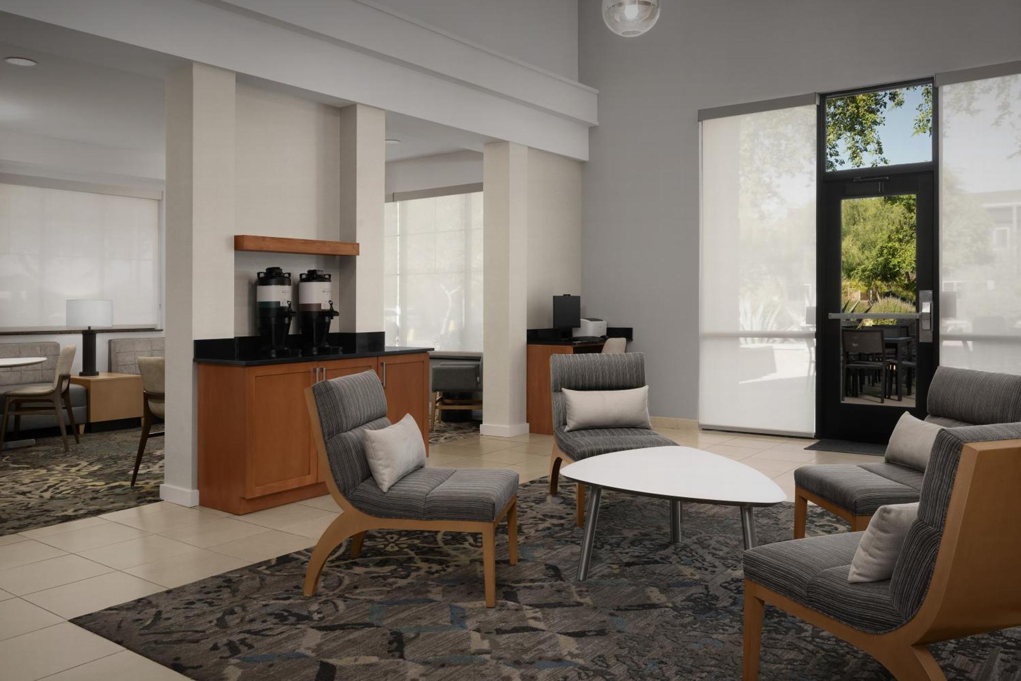 Hotel North Happy Valley 3*