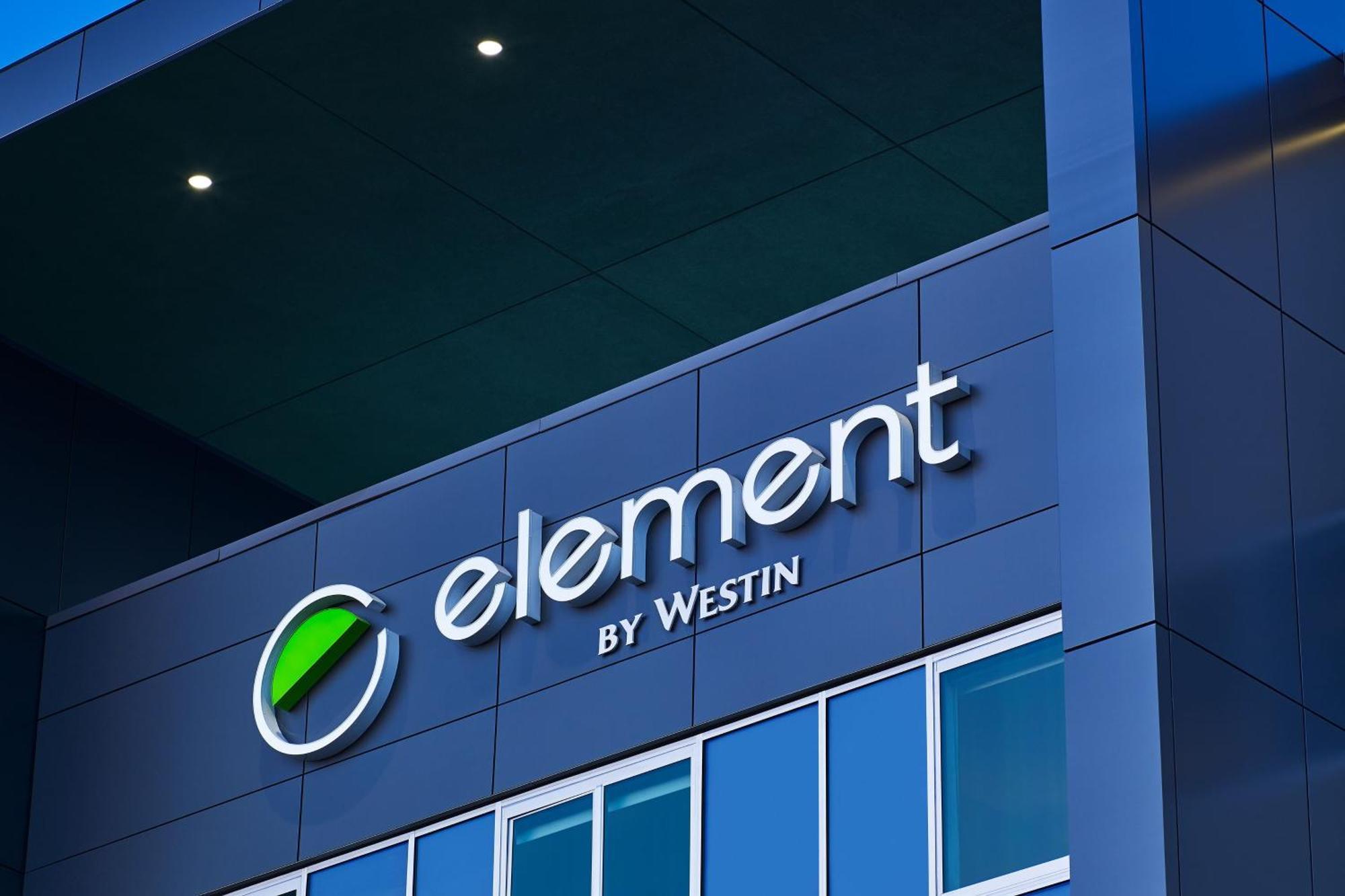 Element Fashion Center Hotel