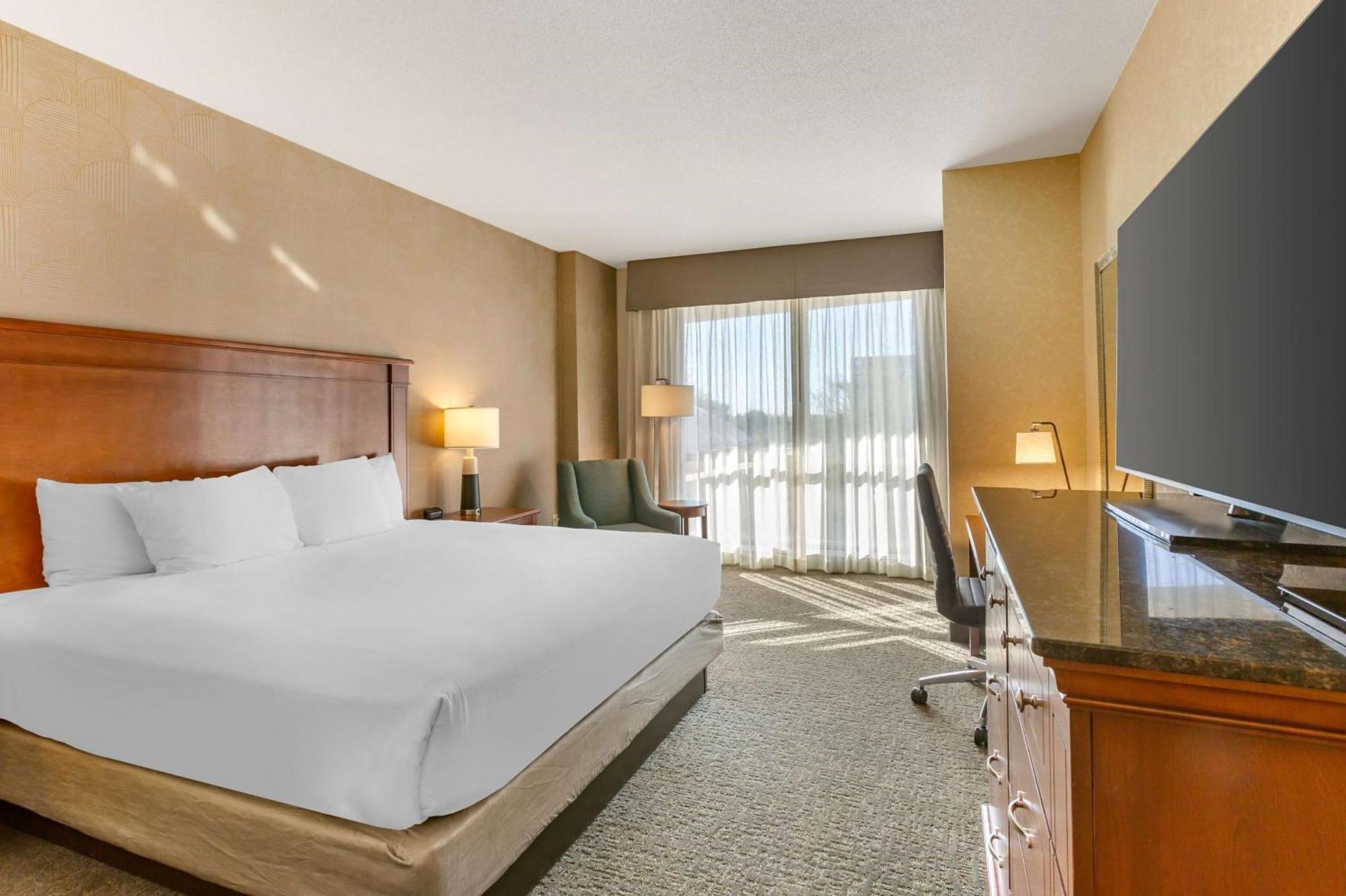 Hotel Drury Plaza Phoenix 3*