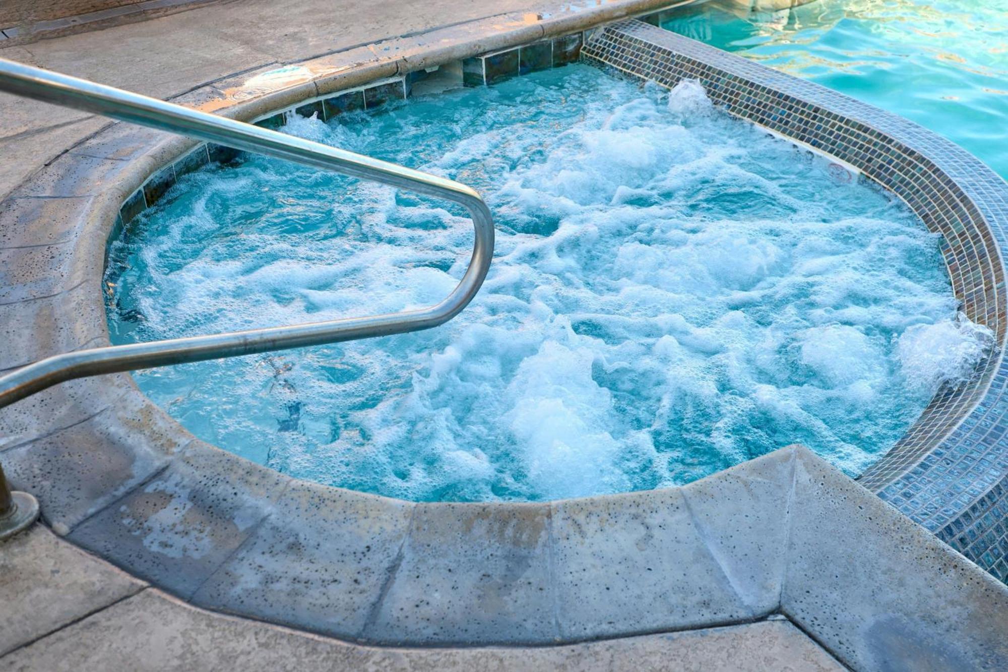 Hotel By Marriott Downtown/university 3*