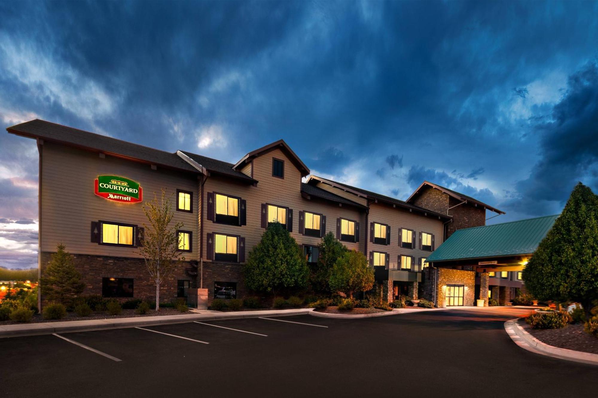 Hotel Courtyard