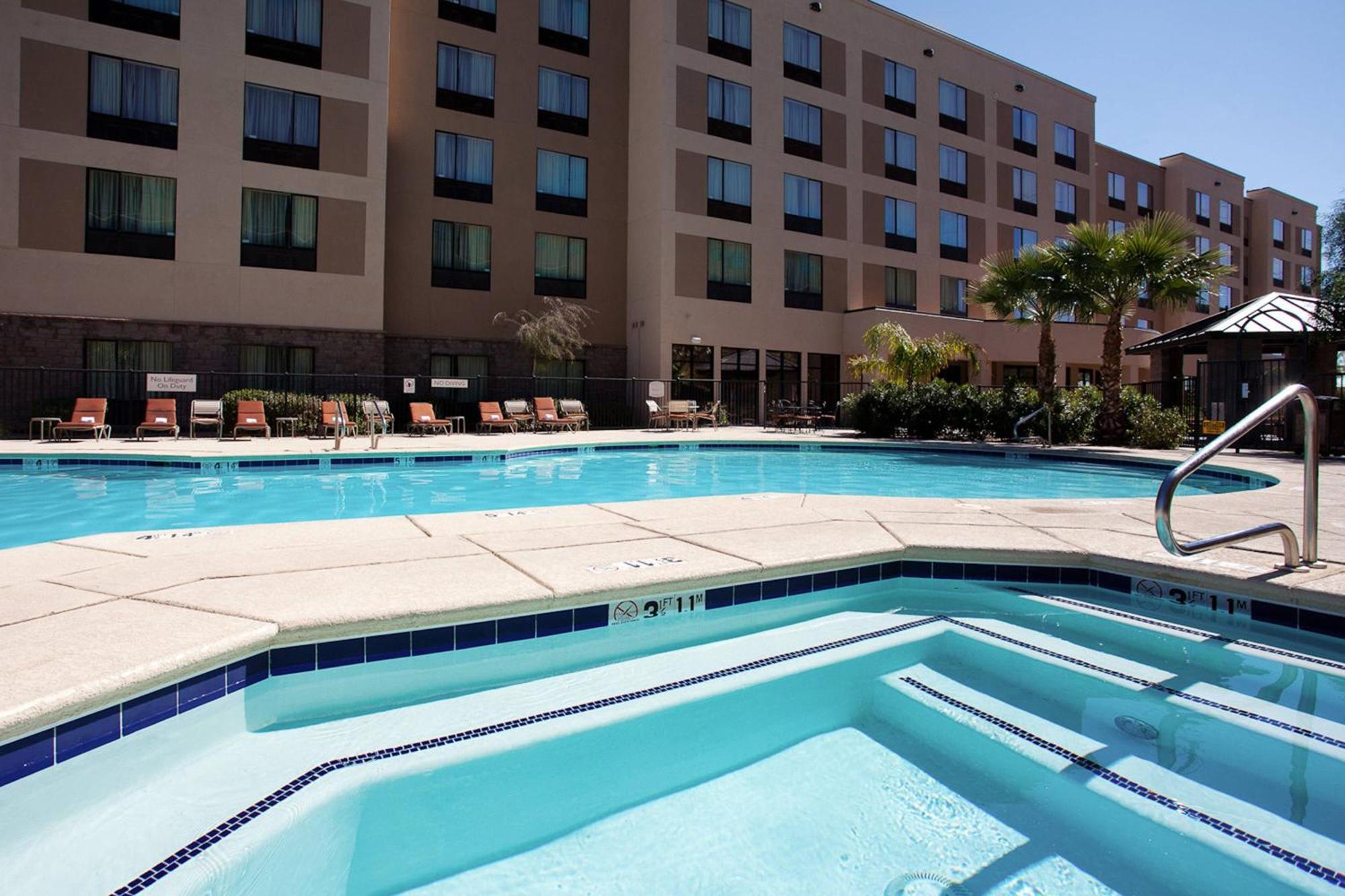 North Happy Valley Hotel 3*