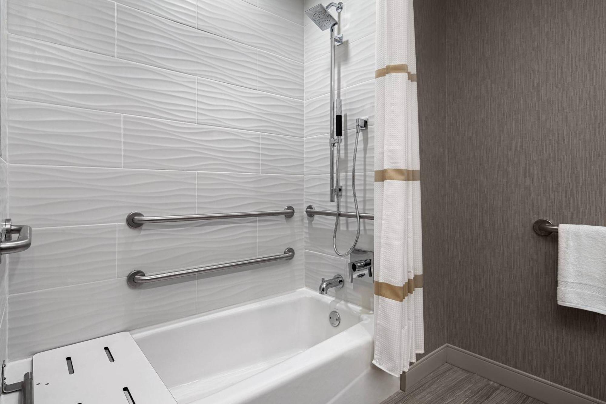 Marriott Phoenix Hotel 4*