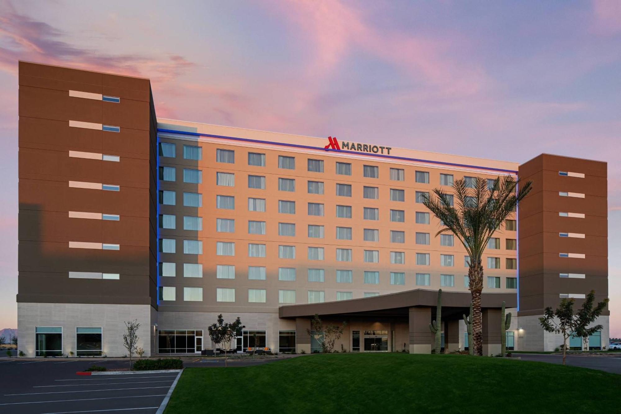 Marriott Phoenix 4*