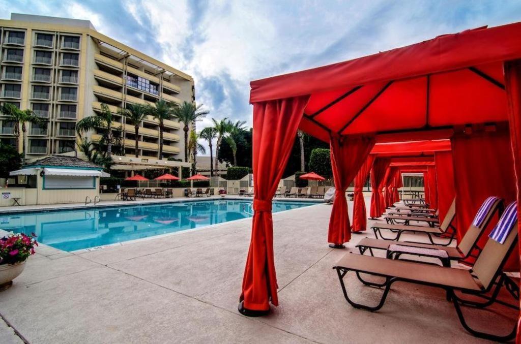 Sheraton Crescent Hotel 3*