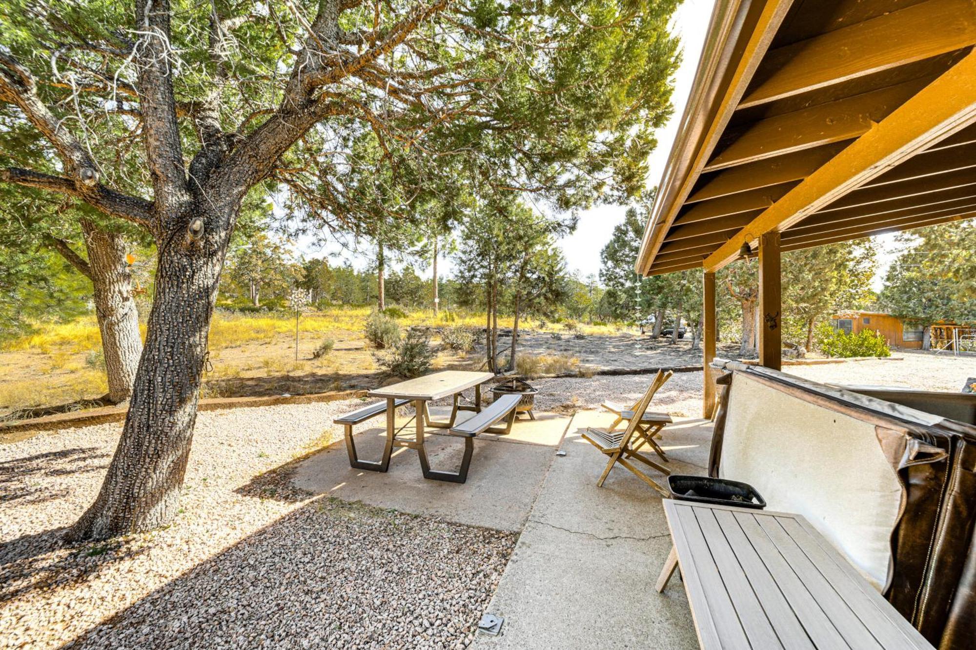 Holiday home Peaceful Strawberry Fire Pit And Hot Tub Pine