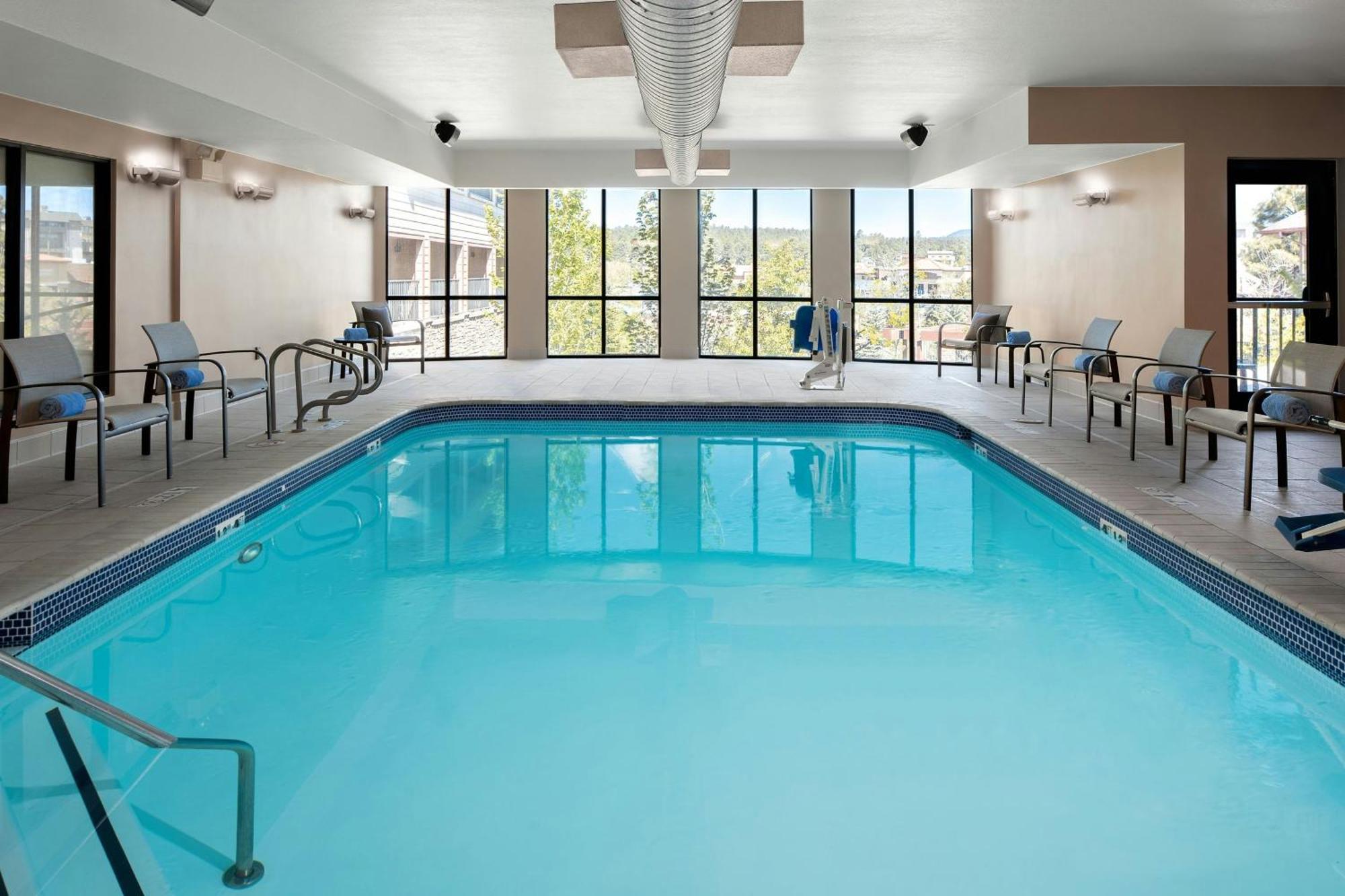 Courtyard 3*