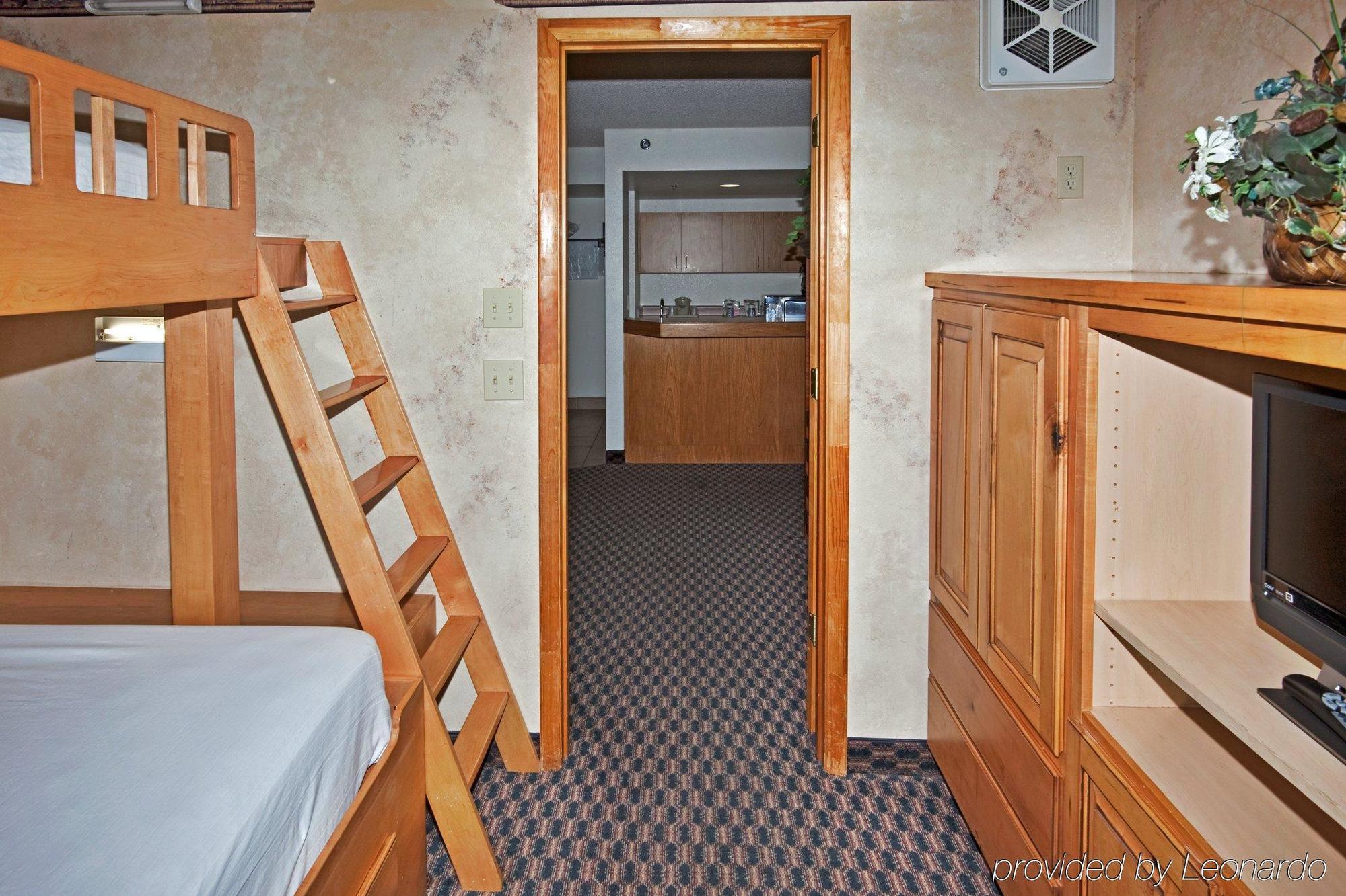 Express & Grand Canyon By Ihg Hotel 3*