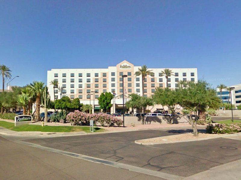 Hotel Radisson Airport 3*