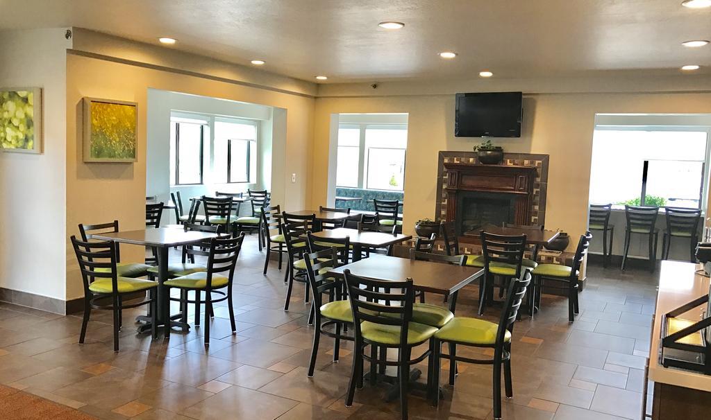 Hotel Days & By Wyndham East 3*