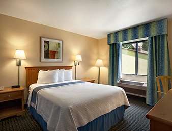 Days & By Wyndham East Hotel 3*