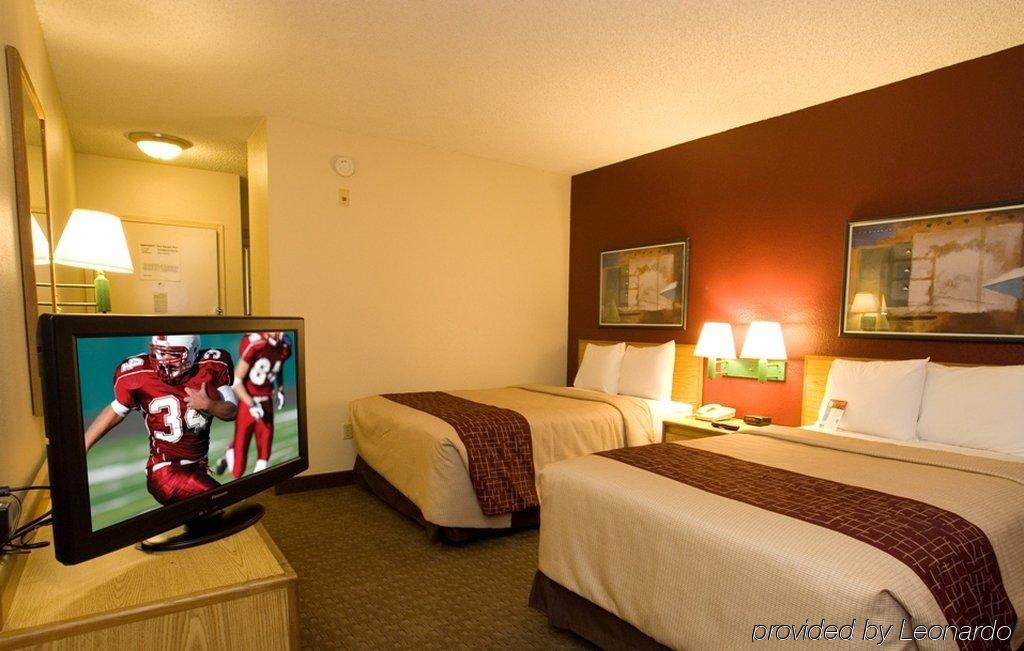 Red Roof + West Hotel 3*