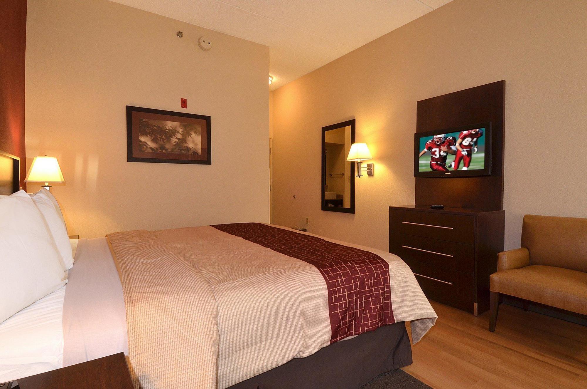 Hotel Red Roof + West 3*