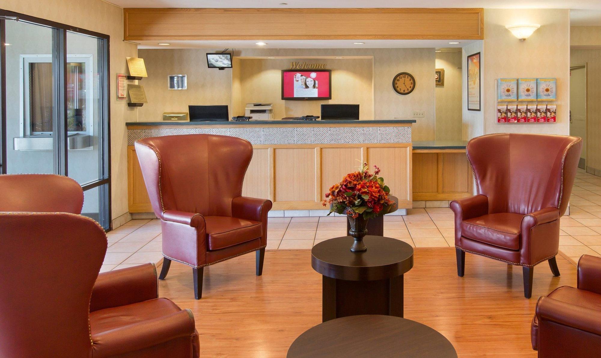 Hotel Red Roof + West 3*