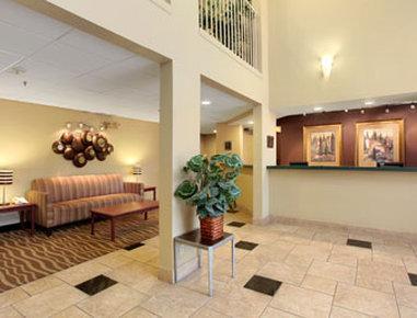 Super 8 By Wyndham Phoenix 2*