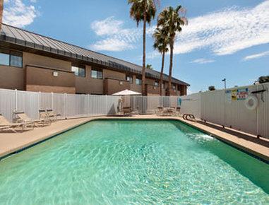 Super 8 By Wyndham Phoenix Hotel